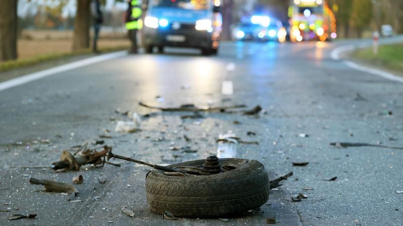 Négy jármű ütközött össze a 6-os főúton, Bonyhád és Kakasd között.