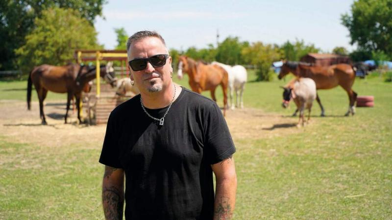 **Egyedi Interjú Kovács Koppánnyal: A Felvidék Szívében Felnőtt Magyar Identitás**

Kovács Koppány, a Felvidék egyik elismert közéleti személyisége, különleges utat járt be, míg megtalálta helyét a magyar közösségben. Az alábbiakban betekintést nyújtunk a