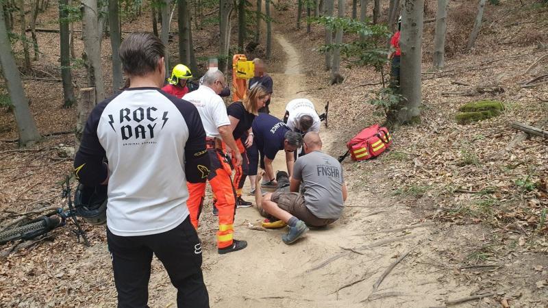 Baleset történt az eplényi kerékpáros pályán – Nézd meg a mentés részleteit (képek és videók)