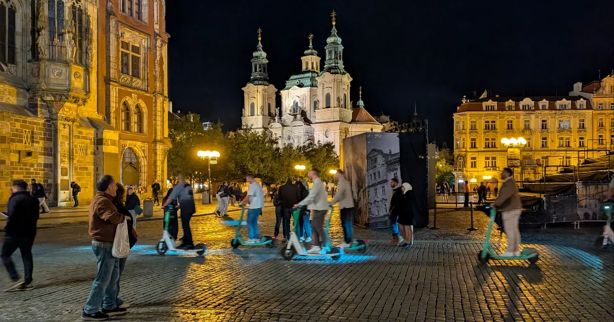 Jövőre Prága városában is véget ér a bérelhető elektromos rollerek kora.
