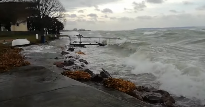 A tavi viharjelzés felfüggesztésre kerül.
