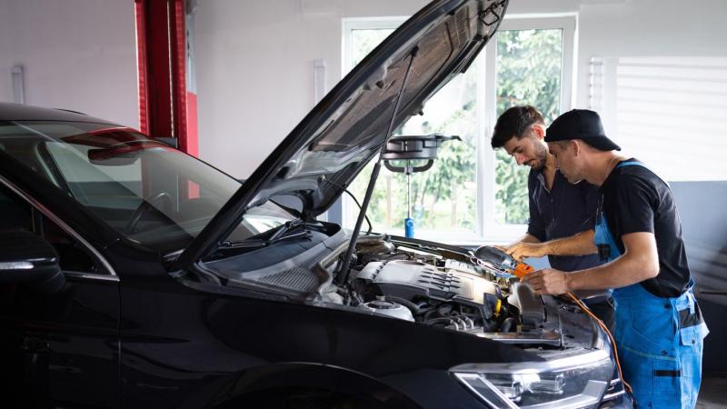 Különleges meglepetés érheti a benzines autók tulajdonosait, mivel a műszaki előírások szigorúbbá válnak.