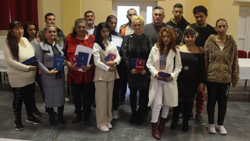 Az Átány és Tiszanána települések felnőtt lakói osztják meg velünk történeteiket arról, miként nyílt számukra az a lehetőség, hogy változtassanak életük irányán és javítsanak a körülményeiken.