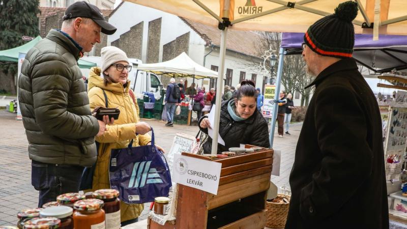 Fedezd fel Miskolc legújabb csodáját: a Hősök téri Termelői Nap varázsa mindenkit elbűvölt! Nem is csoda, hogy annyian gyűltek össze! (nézd meg a képeket és a videót!)