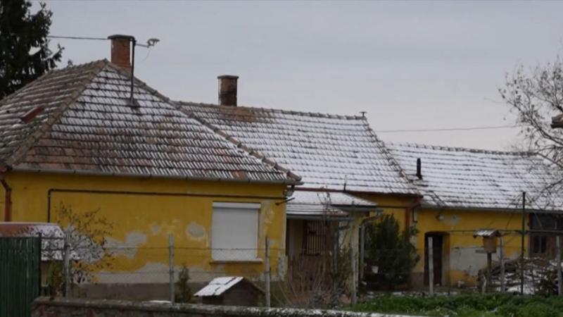 Dráma a kórház falai között: Az orvosok heroikus küzdelmet folytatnak a súlyosan bántalmazott csecsemő életének megmentéséért.