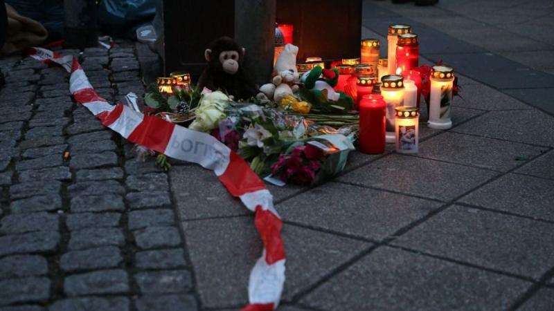 Menczer Tamás kifejti, hogy az emberek elvárják a vezetőiktől, hogy biztosítsák védelmüket és biztonságukat. A vezetők szerepe tehát nem csupán irányítás, hanem a közösség tagjainak támogatása és megóvása is.