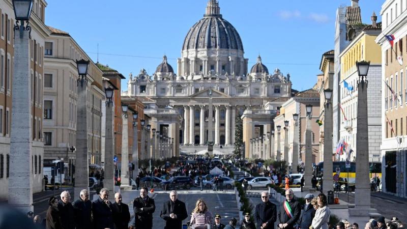 Megnyitották a Szent Péter térre vezető zarándokút új kezdetét jelző állomását, valamint az aluljárót - értesülhetünk a Vatican News beszámolójából.