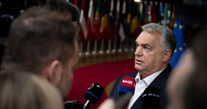 Orbán Viktor felhívást intézett a Nemzeti Ellenállás Mozgalom petíciójának aláírására, buzdítva a közönséget a részvételre. | Demokrata