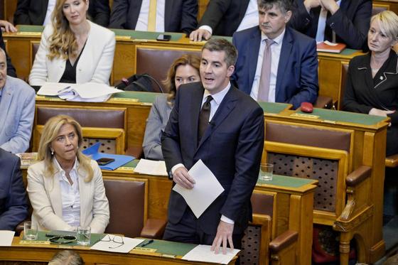 Kocsis Máté indítványozta a nemzetbiztonsági bizottság ismételt összeülését a kémbotrány kapcsán.
