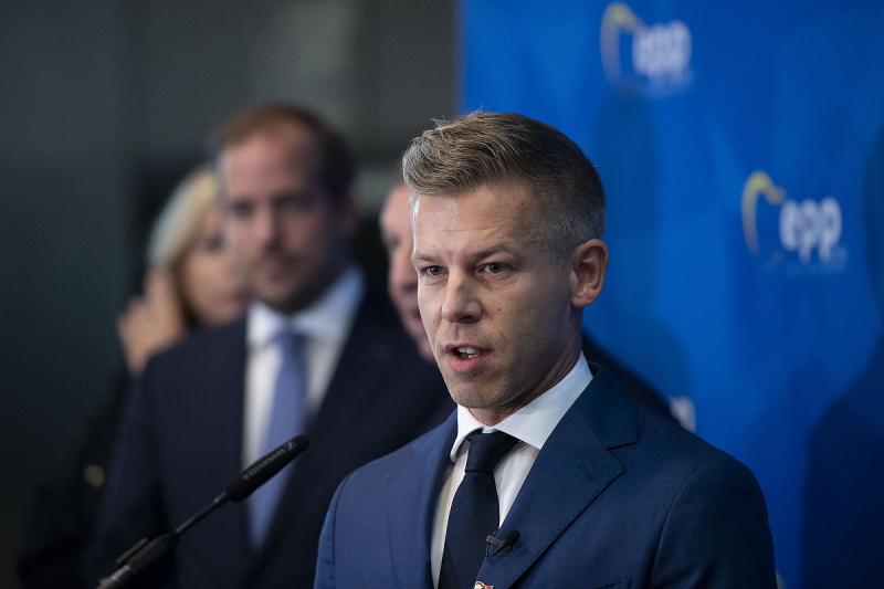 Az új legfőbb ügyész szorosan fogja Magyar Péter ügyét, és a Fidesz egyre inkább feszültséget mutat.