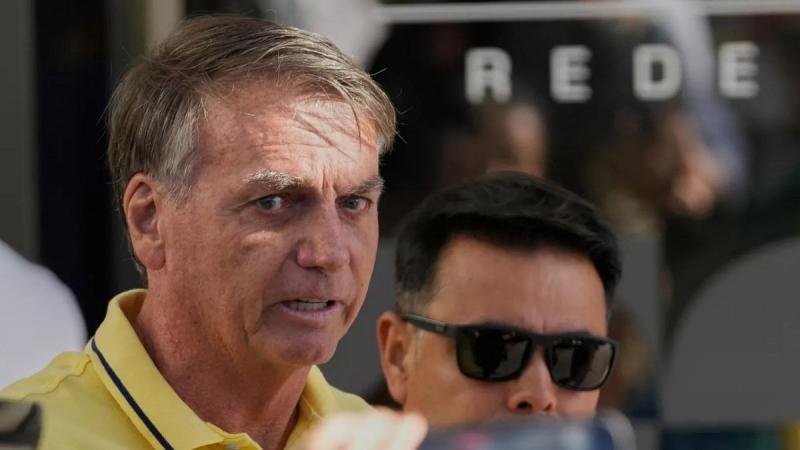 Bolsonaro Argentínába tervezte menekülését, hogy ott politikai menedékjogot igényeljen.