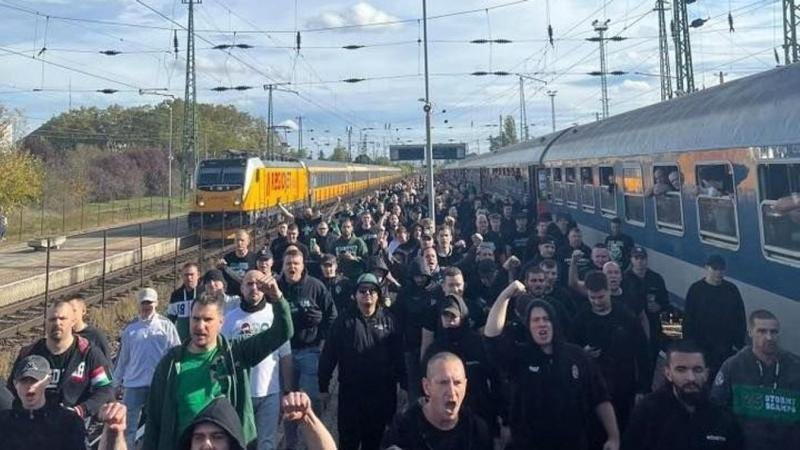 Szenzációs hír! Felfegyverzett osztrák rohamrendőrök túszul ejtették a Fradi szurkolókat szállító vonatot. FRISSÍTÉS A HORIZONTON!