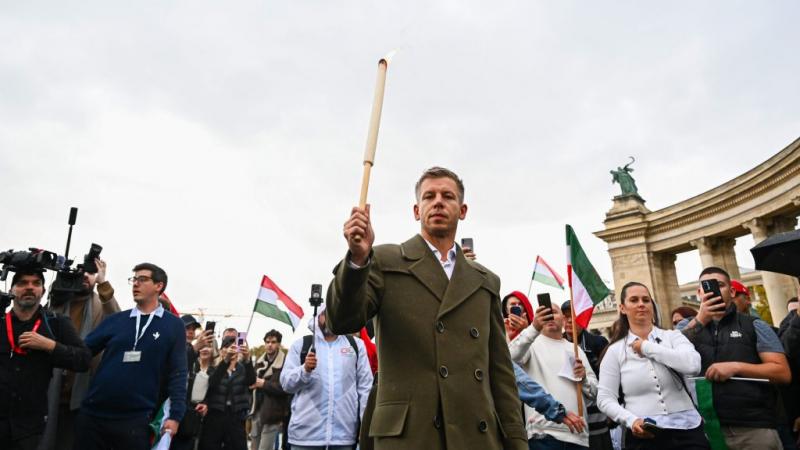 Hadházy: Minden itt indult tavaly februárban | 24.hu

Hadházy Ákos, a független képviselő, emlékeztetett arra, hogy az események láncolata tavaly februárban kezdődött. Azóta számos fejleményen mentünk keresztül, amelyek jelentős hatással voltak a politika