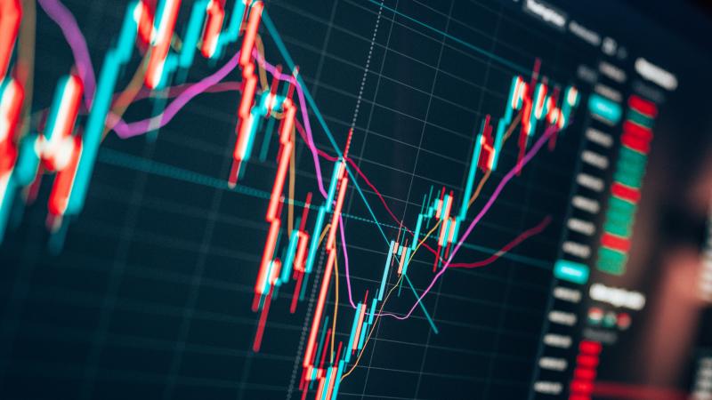 Milyen események és trendek várnak ránk ma a tőzsdéken? Érdemes figyelemmel kísérni a piaci mozgásokat, hiszen a globális gazdasági hírek, vállalati jelentések és politikai fejlemények mind befolyásolhatják a részvények árfolyamát. A befektetők számára iz