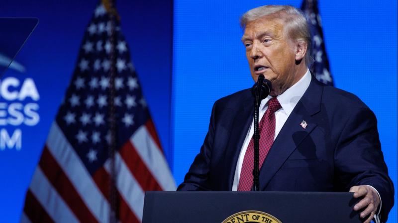 A BBC elnöke bocsánatot kért a közönségtől, miután kiderült, hogy Donald Trump beszédét manipulálták.