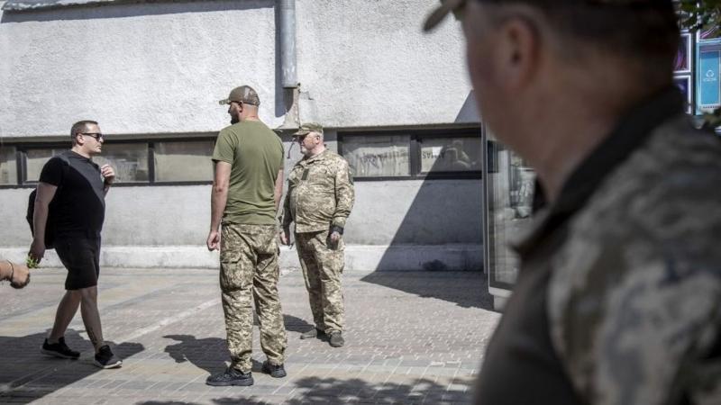 Íme egy egyedi változat:

